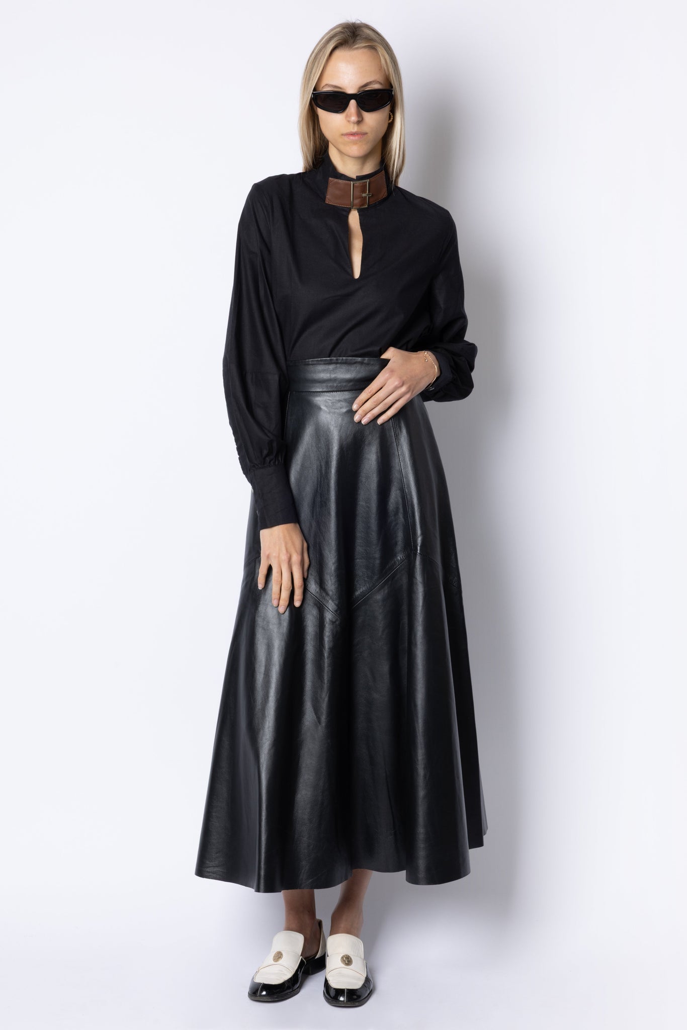 Jocelyn BUCKLE-NECK TOP - BLACK/BROWN