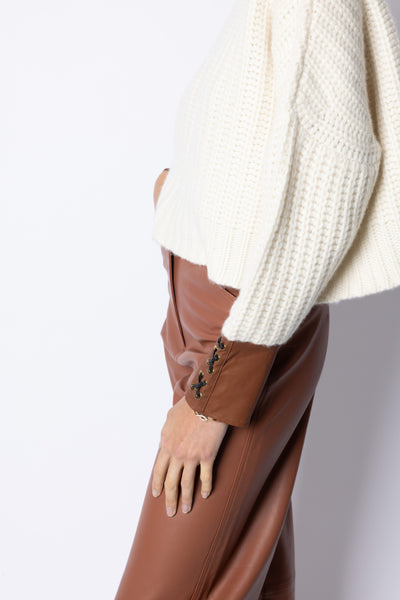Hero CROPPED CASHMERE LEATHER SWEATER - MILK/COGNAC