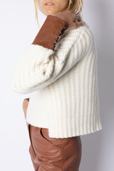 Hero CROPPED CASHMERE LEATHER SWEATER - MILK/COGNAC