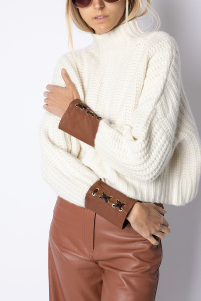 Hero CROPPED CASHMERE LEATHER SWEATER - MILK/COGNAC