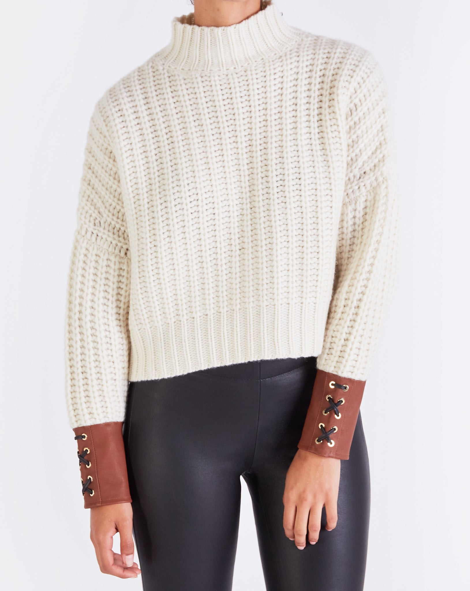 Hero CROPPED CASHMERE LEATHER SWEATER - MILK/COGNAC